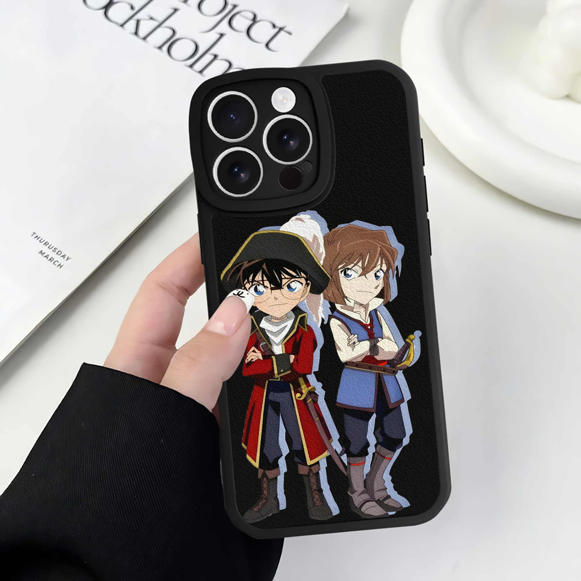 （画像用） 名探偵コナン 灰原 哀 はいばら あい Detective Conan Anita Hailey、Vi Graythorn Haibara Ai 【iPhone 16シリーズ対応】シリコンスマホケース（レザー調） 材質：シリコン
